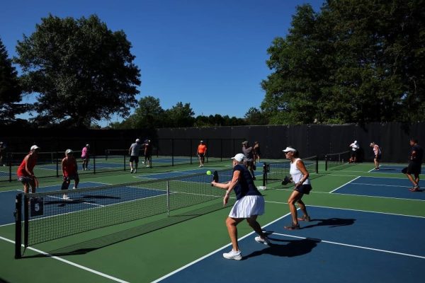 Pickleball court
https://www.google.com/url?sa=i&url=https%3A%2F%2Fwww.lta.org.uk%2Fplay%2Fways-to-play%2Fpickleball%2Fhow-to-get-started-playing-pickleball%2F&psig=AOvVaw1BfT0Mg4DphxBY9T7l42-z&ust=1729873104687000&source=images&cd=vfe&opi=89978449&ved=0CBQQjRxqFwoTCNjy7da1p4kDFQAAAAAdAAAAABAZ 